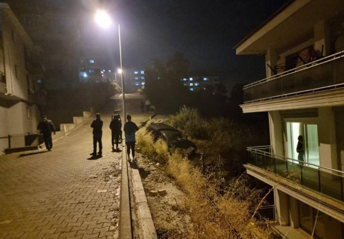 Muğla'da kontrolden çıkan otomobil, korkuluklara çarparak durdu 1