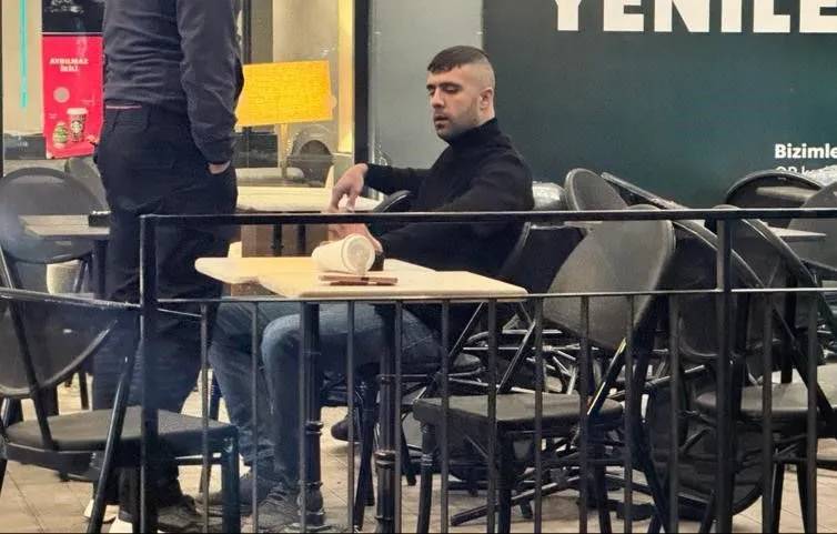 Starbucks'a silahlı saldırı 3