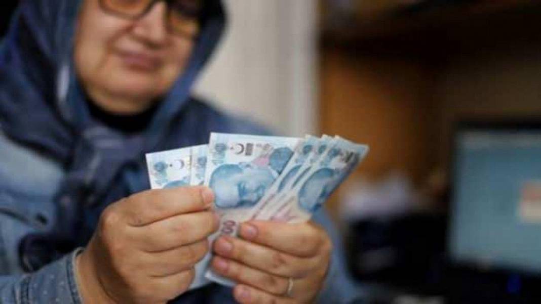 Emekli maaşlarını o bankadan alanlara müjde! 12 bin 500 TL ödeme verilecek 1