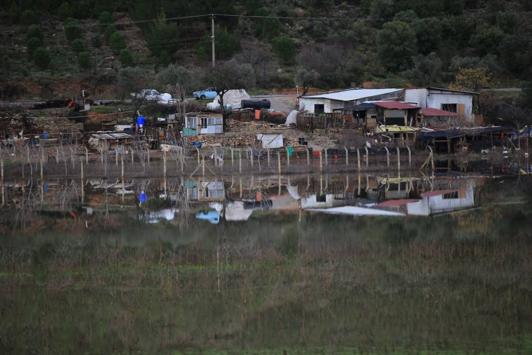 Muğla'da tarım alanlarını su bastı 1