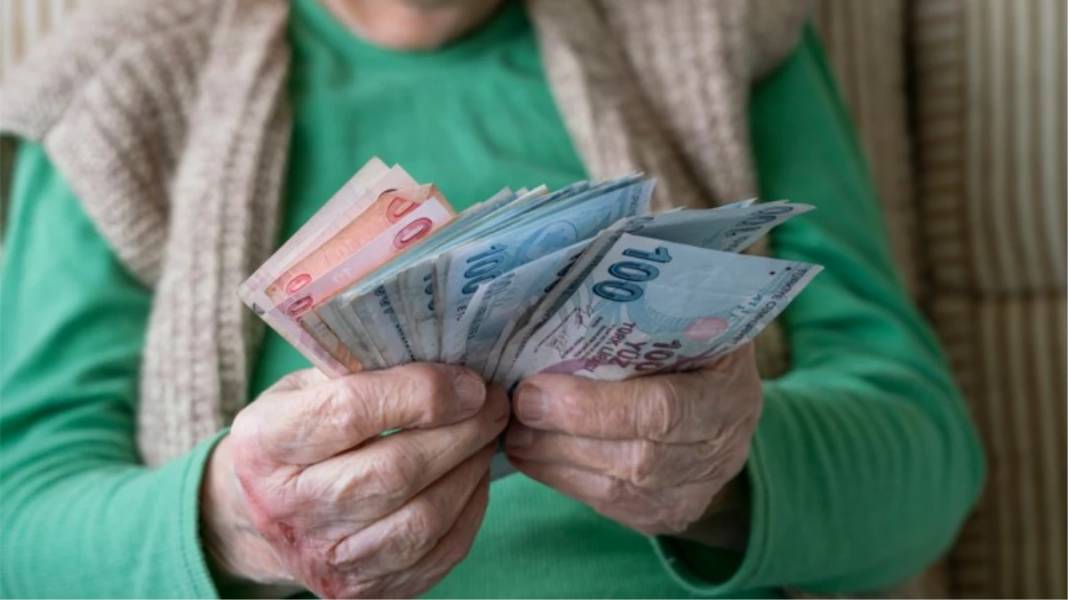 Emeklilere Sevindirici Haber! SGK ve Bağ-Kur'lulara O Ücreti Verecekler 3