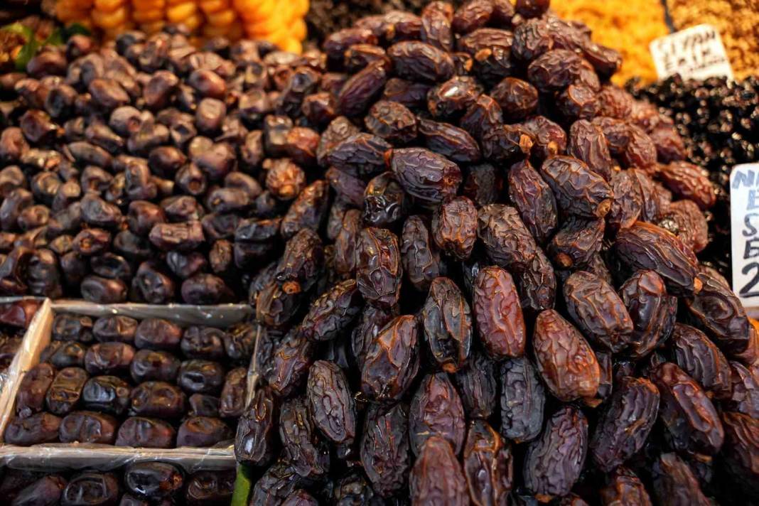 Tüketicilere hurma uyarısı: Yıkayıp bir kenara koymayın! 1