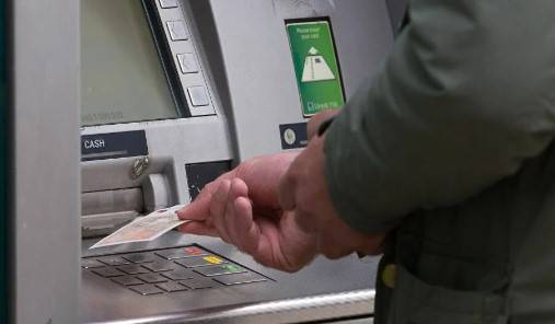 Bu Hataları Yaparsanız ATM Kartınızı Yutacak! 1
