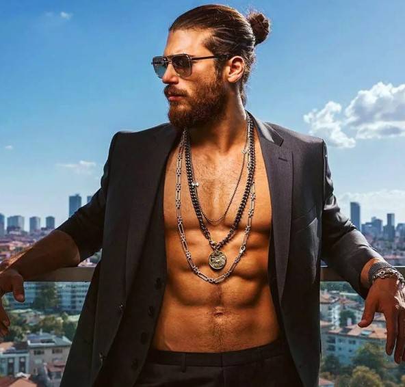 Can Yaman, 11 Milyonluk Instagram Hesabını Gözünü Kırpmadan Kapattı! 1