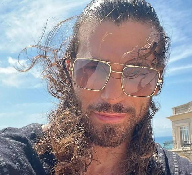 Can Yaman, 11 Milyonluk Instagram Hesabını Gözünü Kırpmadan Kapattı! 4