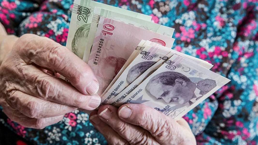 Kimliği ile giden emekli yaşadı: Binlerce lira çdeme yapacak 5