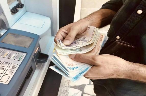ATM'lerden Para Çekenler İçin Yeni Dönem! Pazartesi Yürürlüğe Girecek 1