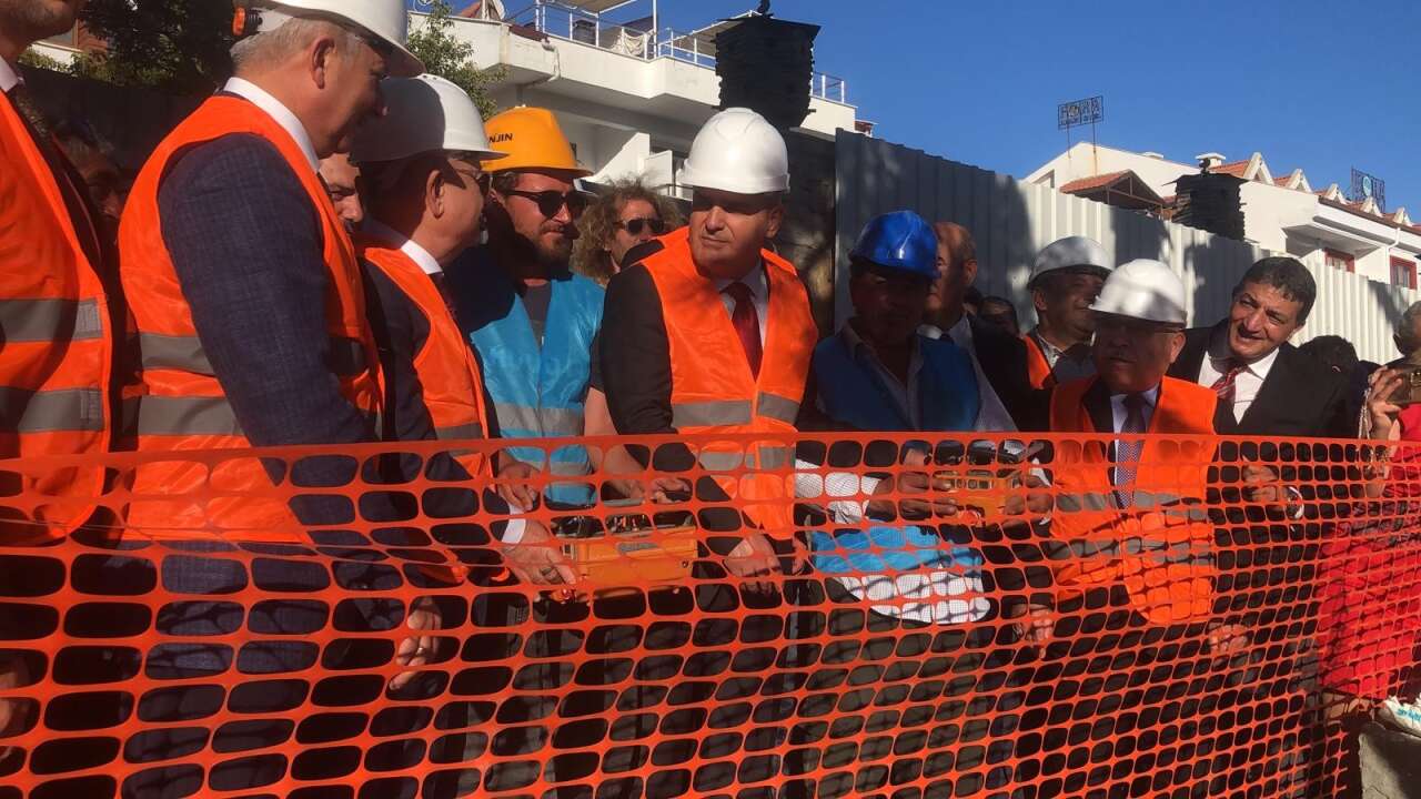 Muğla Valisi Akbıyık, Datça’da Hayırsever İsmet Tekin Alp’in Yaptırdığı Okulun Temelini Attı 1