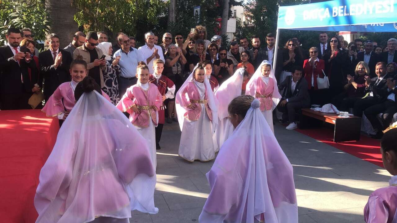 Muğla Valisi Akbıyık, Datça’da Hayırsever İsmet Tekin Alp’in Yaptırdığı Okulun Temelini Attı 4