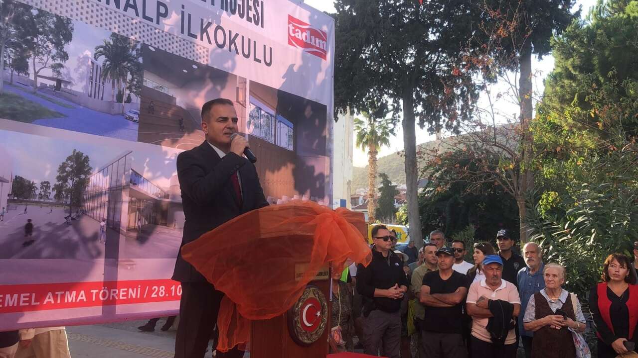 Muğla Valisi Akbıyık, Datça’da Hayırsever İsmet Tekin Alp’in Yaptırdığı Okulun Temelini Attı 2