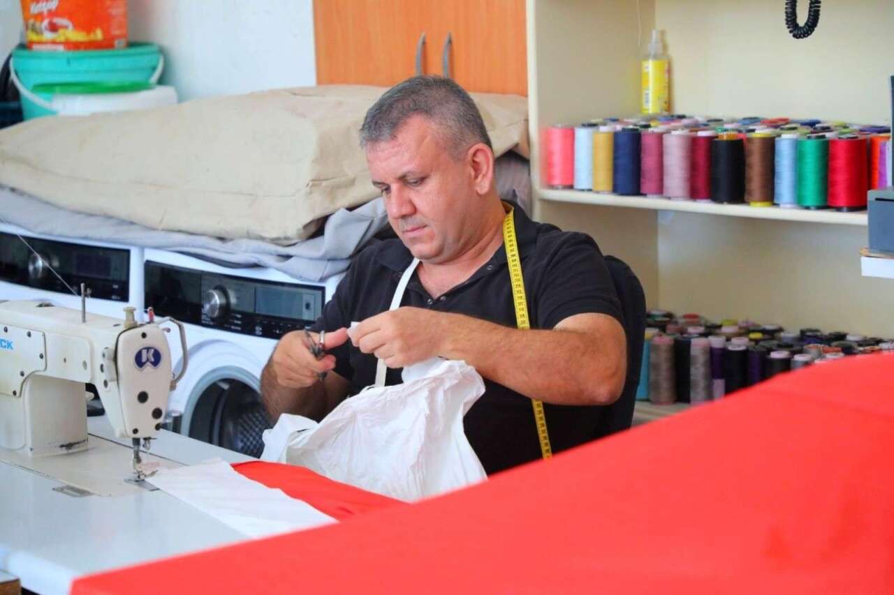 Bodrum’un Dev Türk Bayraklarını Yıllardır Ücretsiz Tamir Eden Ali Akay Onurlandırıldı 5