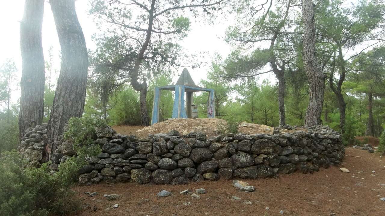 Muğla’da 300 Yıllık Tarihi Türbe Kaçak Kazıyla Delik Deşik Edildi 4