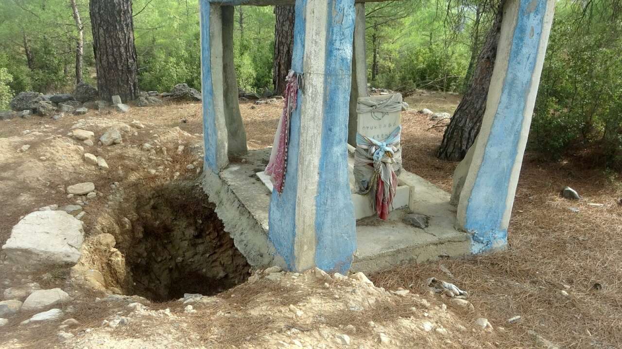 Muğla’da 300 Yıllık Tarihi Türbe Kaçak Kazıyla Delik Deşik Edildi 3