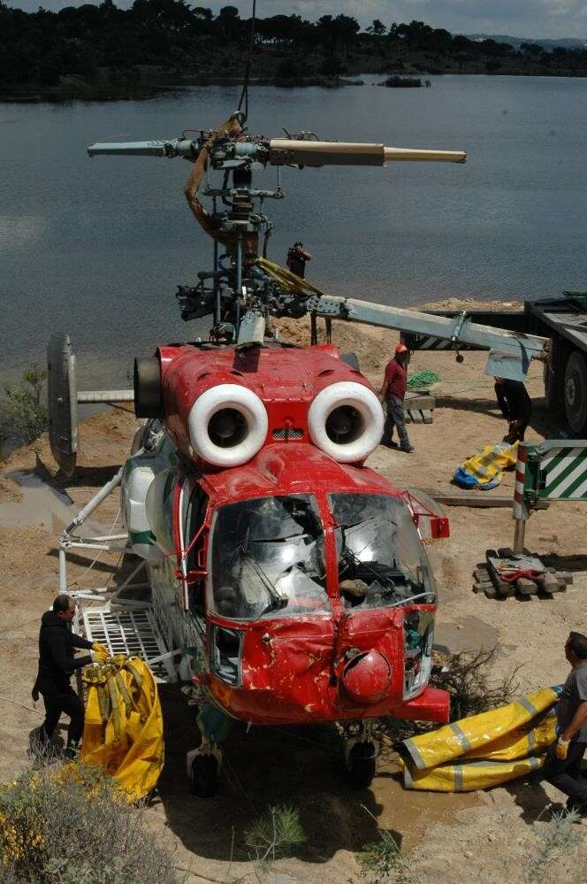 Sular Çekildi, Helikopterin Sessiz Hatırası Ortaya Çıktı 10