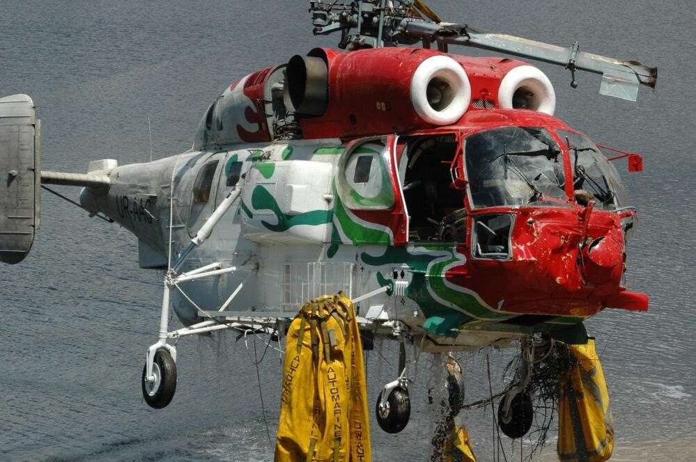 Sular Çekildi, Helikopterin Sessiz Hatırası Ortaya Çıktı 4