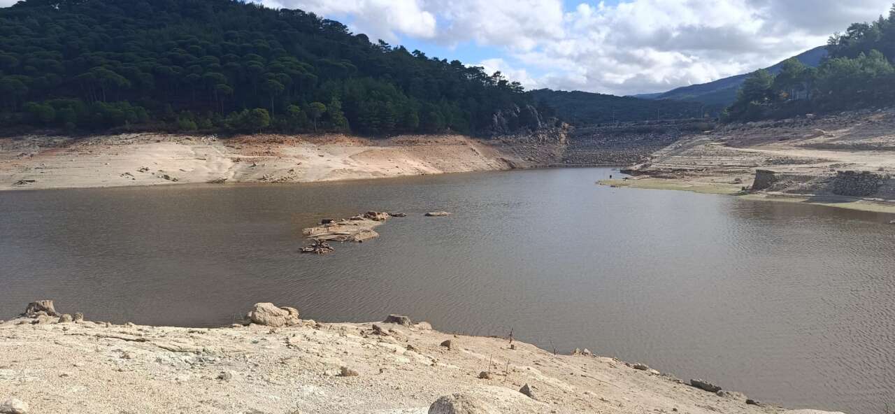 Sular Çekildi, Helikopterin Sessiz Hatırası Ortaya Çıktı 9