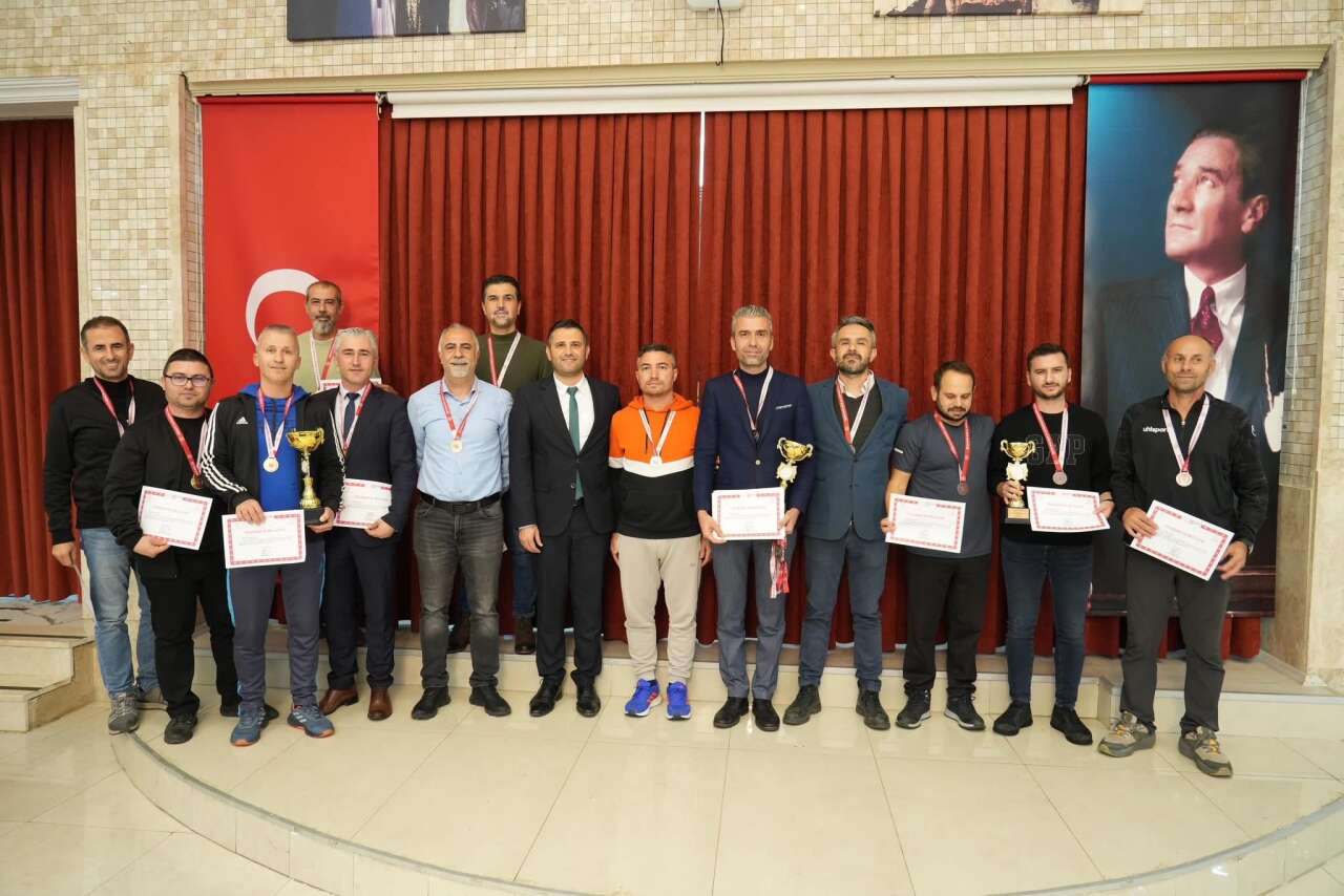 24 Kasım Öğretmenler Günü Futsal Turnuvasında Nazmi Zehra İyibilir 3. Oldu 2