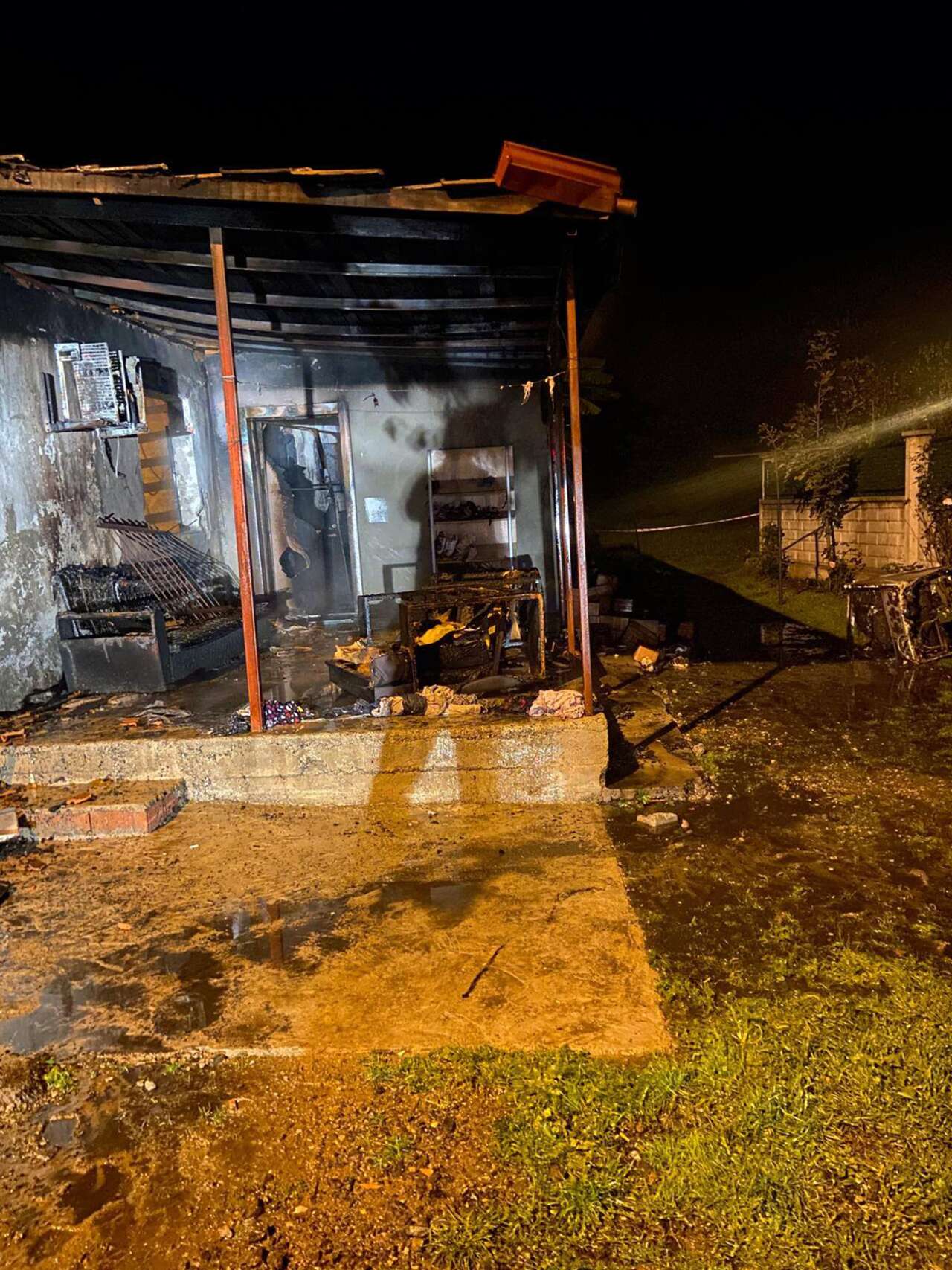 Ortaca’da Evi Yanan Aile İçin Muhtarlardan Yardım Çağrısı 1