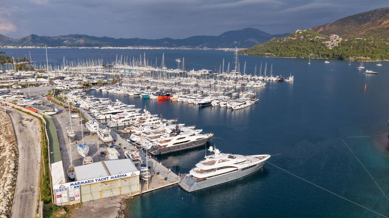 Marmaris’te Mega Yat Hareketliliği: Lüks Motoryatlar Bakım İçin Limanda 1