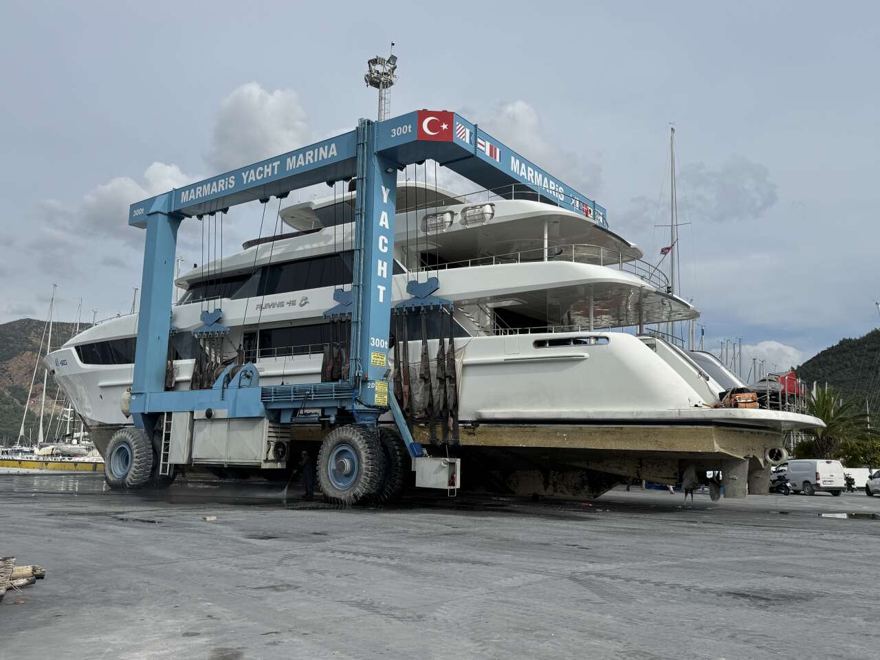 Marmaris’te Mega Yat Hareketliliği: Lüks Motoryatlar Bakım İçin Limanda 3