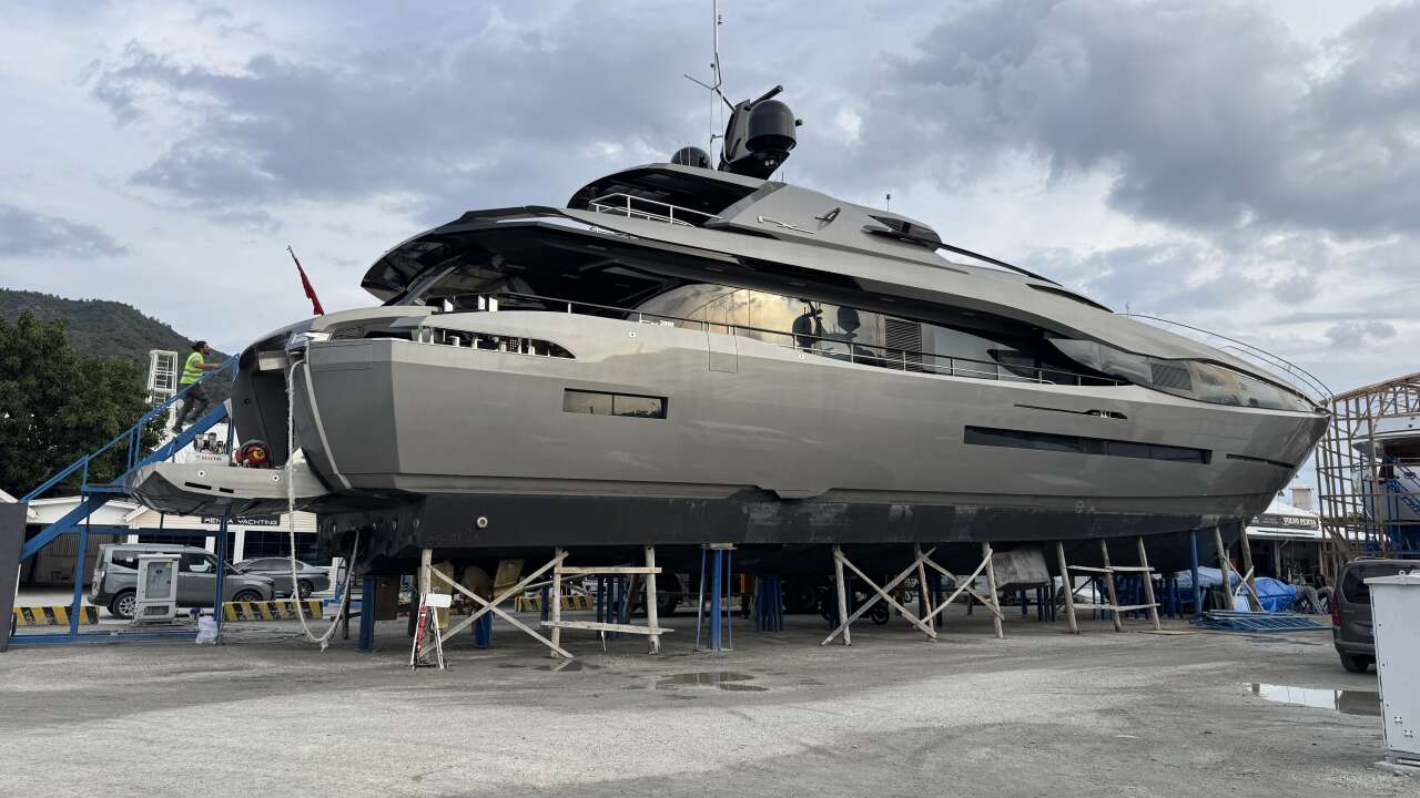 Marmaris’te Mega Yat Hareketliliği: Lüks Motoryatlar Bakım İçin Limanda 4