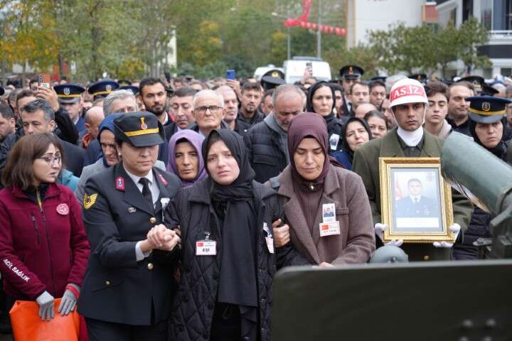 Şehit Astsubay Altıok’a Polis Kız Kardeşten Yürek Yakan Veda 3