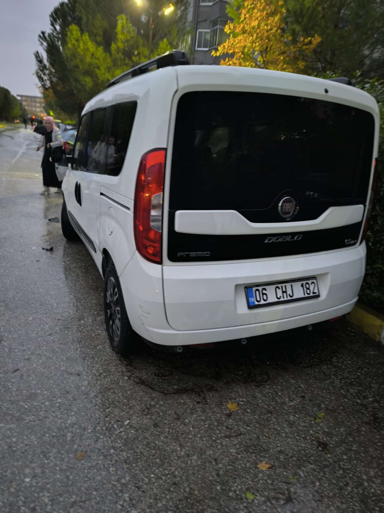 Avukat Mahallenin Kabusu Oldu 40 Araca Zarar Verdi 3