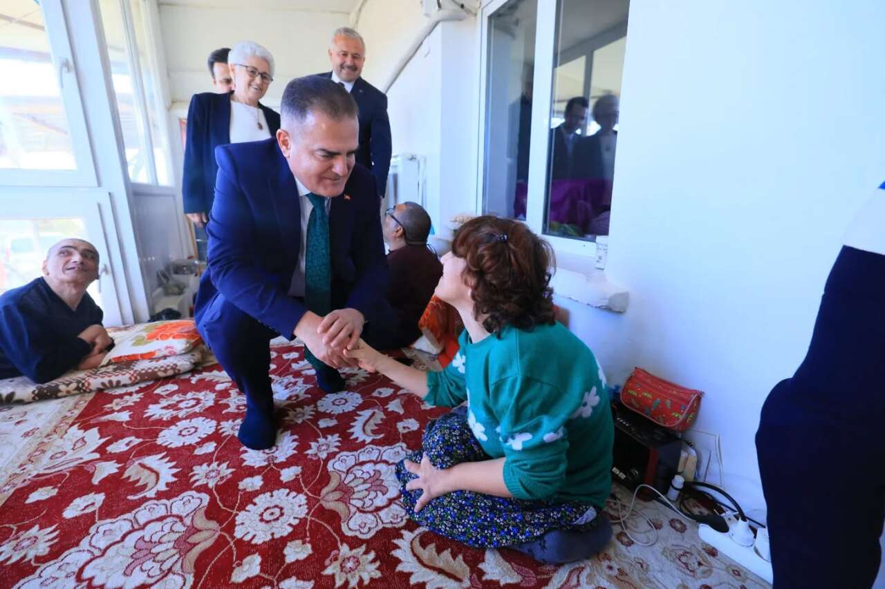 Vali Dr. İdris Akbıyık’tan Engelli Bireylere Anlamlı Ziyaret 4