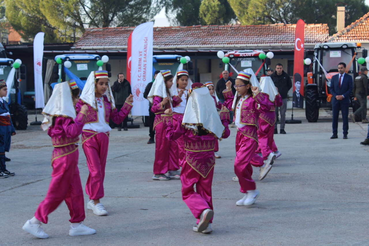 Muğla’da Orman Köylülerine ORKÖY Kredisiyle Alınan Traktör ve İş Makineleri Teslim Edildi 5