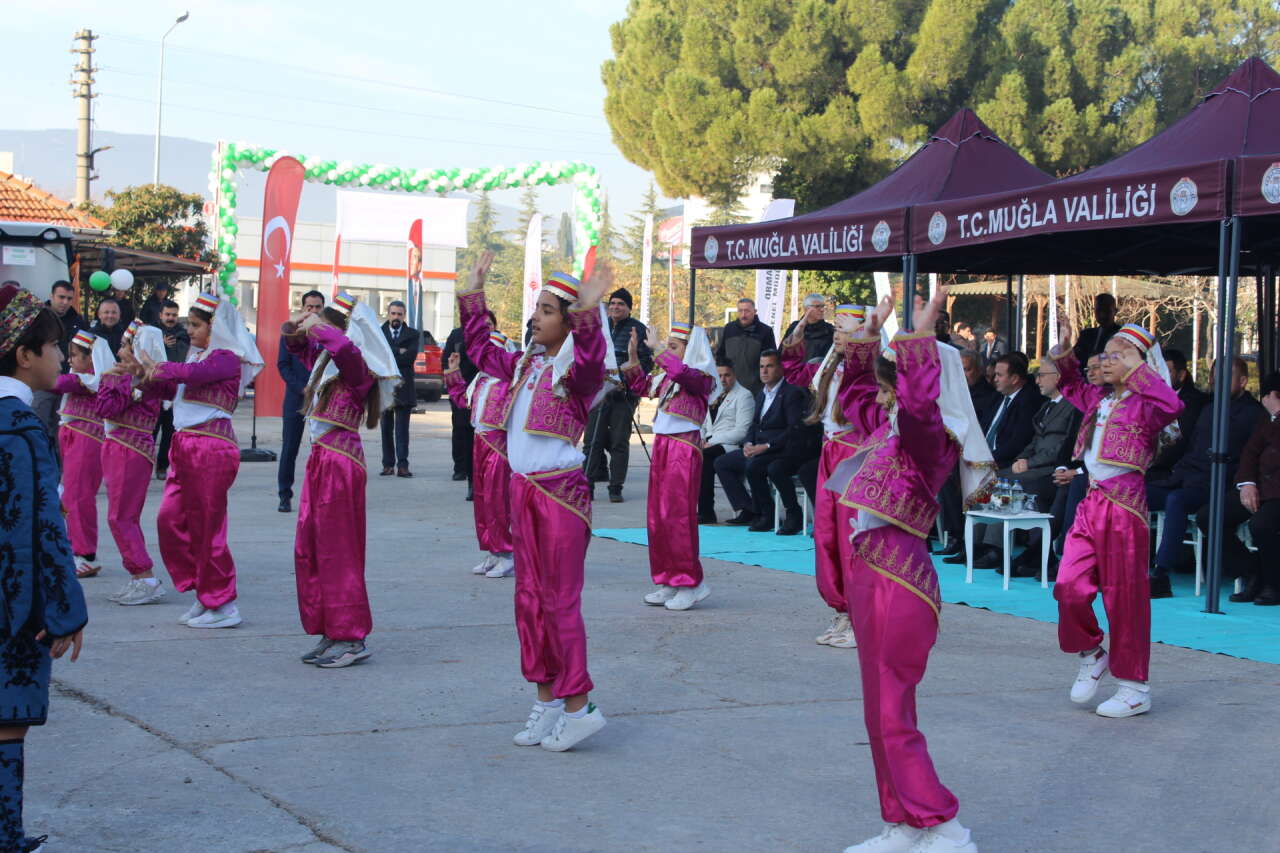 Muğla’da Orman Köylülerine ORKÖY Kredisiyle Alınan Traktör ve İş Makineleri Teslim Edildi 6