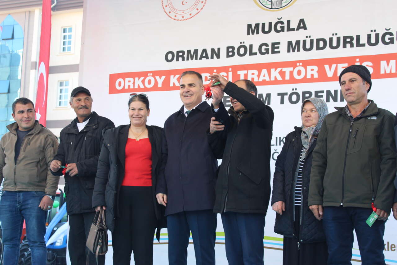 Muğla’da Orman Köylülerine ORKÖY Kredisiyle Alınan Traktör ve İş Makineleri Teslim Edildi 16