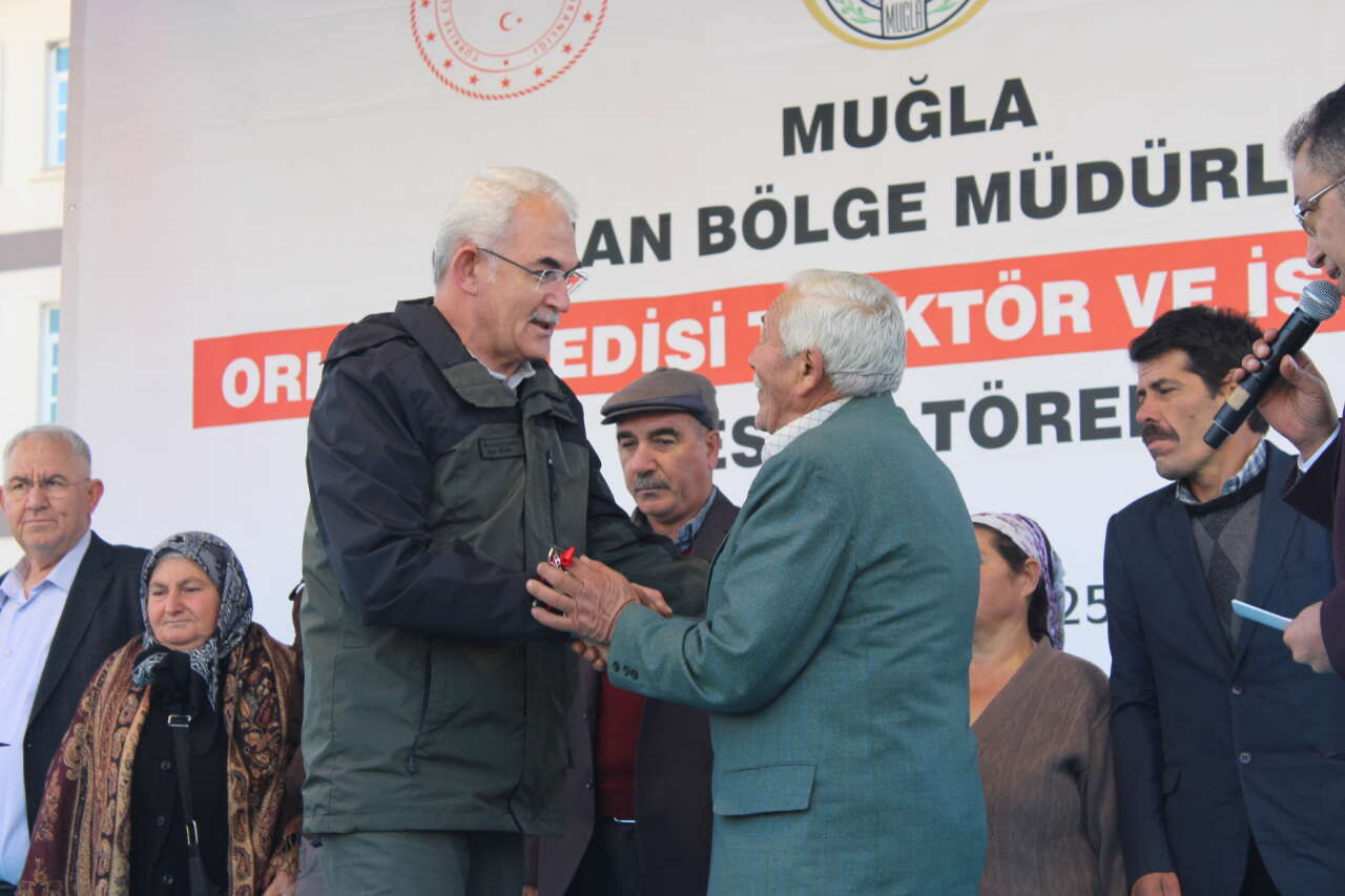 Muğla’da Orman Köylülerine ORKÖY Kredisiyle Alınan Traktör ve İş Makineleri Teslim Edildi 17