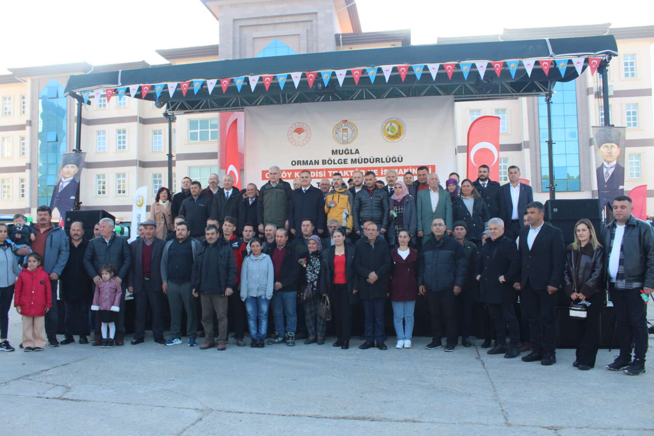 Muğla’da Orman Köylülerine ORKÖY Kredisiyle Alınan Traktör ve İş Makineleri Teslim Edildi 30