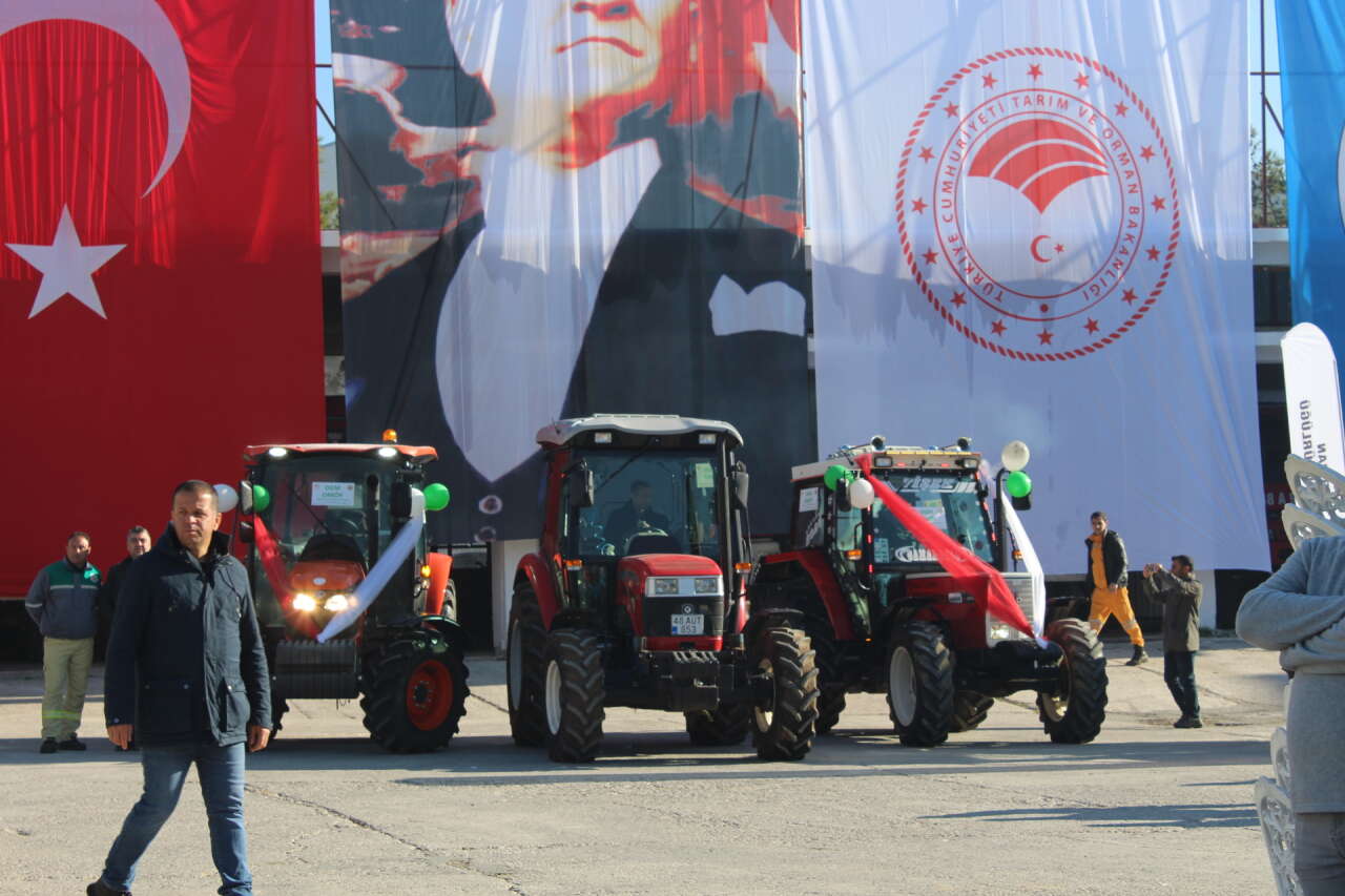 Muğla’da Orman Köylülerine ORKÖY Kredisiyle Alınan Traktör ve İş Makineleri Teslim Edildi 40