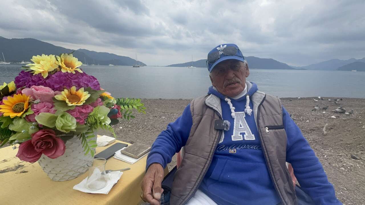 Marmaris’te İlgi Odağı Olan Çiçekli Masa Turistlerin Gözdesi 4