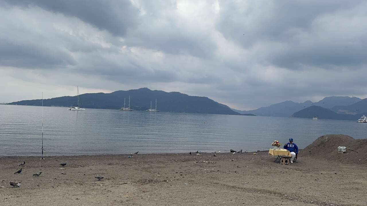 Marmaris’te İlgi Odağı Olan Çiçekli Masa Turistlerin Gözdesi 2