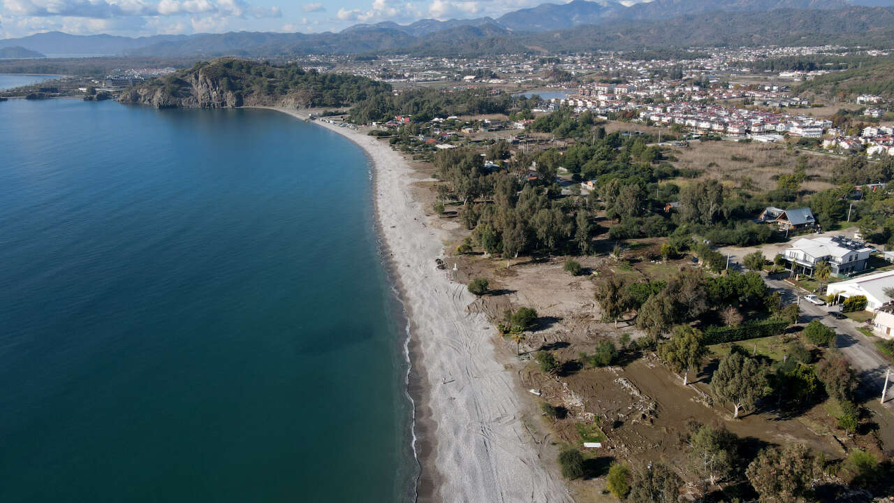 Fethiye’de Sahili İşgal Eden İmara Aykırı Yapılar Kaldırıldı 3