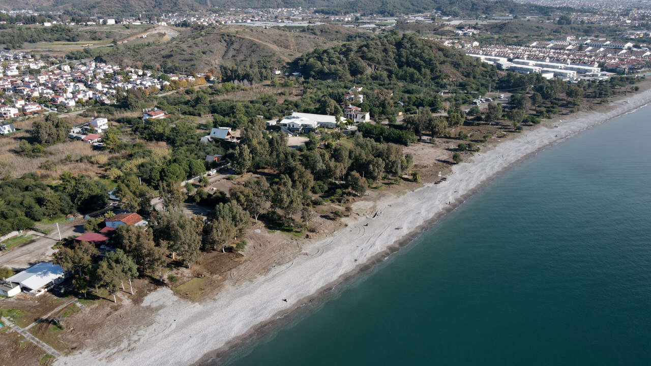 Fethiye’de Sahili İşgal Eden İmara Aykırı Yapılar Kaldırıldı 2