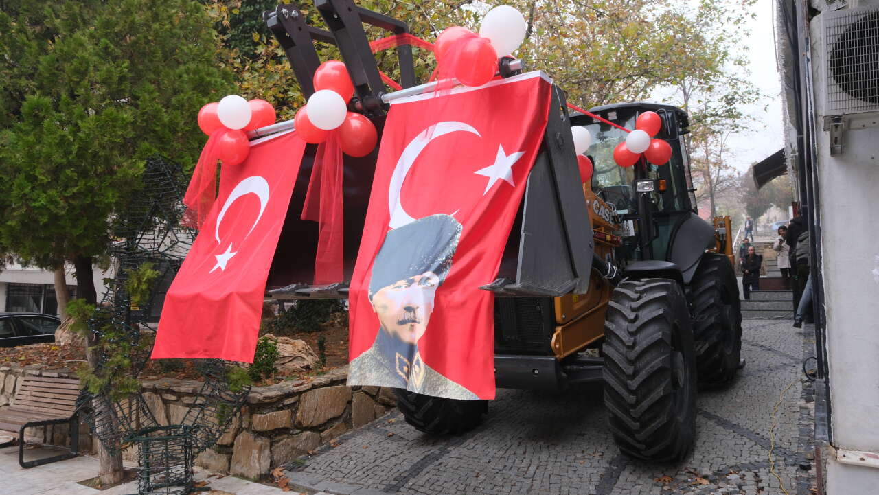 Başkan Günay’ın Girişimleri Sonuç Verdi: Yatağan’a Yeni Nesil İş Makinesi Kazandırıldı 1