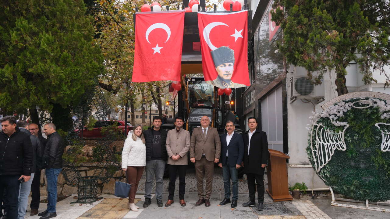 Başkan Günay’ın Girişimleri Sonuç Verdi: Yatağan’a Yeni Nesil İş Makinesi Kazandırıldı 10