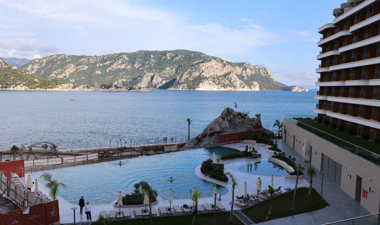 Kış Ortasında Havuz Keyfi:  Deniz Suyu 24, Havuzlar 28 Derece 2