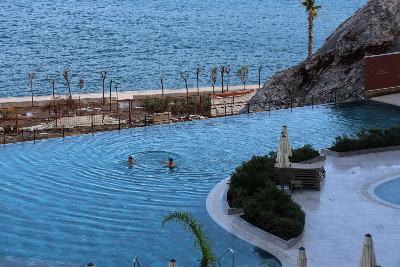 Kış Ortasında Havuz Keyfi:  Deniz Suyu 24, Havuzlar 28 Derece 1