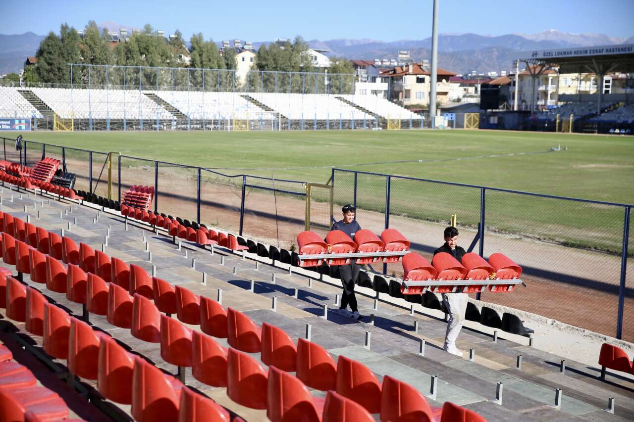 Fethiyespor–Galatasaray Maçı Öncesi Statta Çalışma: Tribün Yıkıldı, Kapasite Artıyor 4