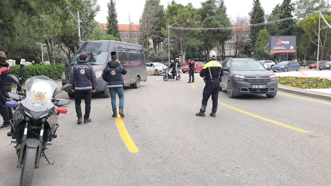 Muğla Cumhuriyet Meydanı'nda Geniş Kapsamlı Trafik Denetimi 2