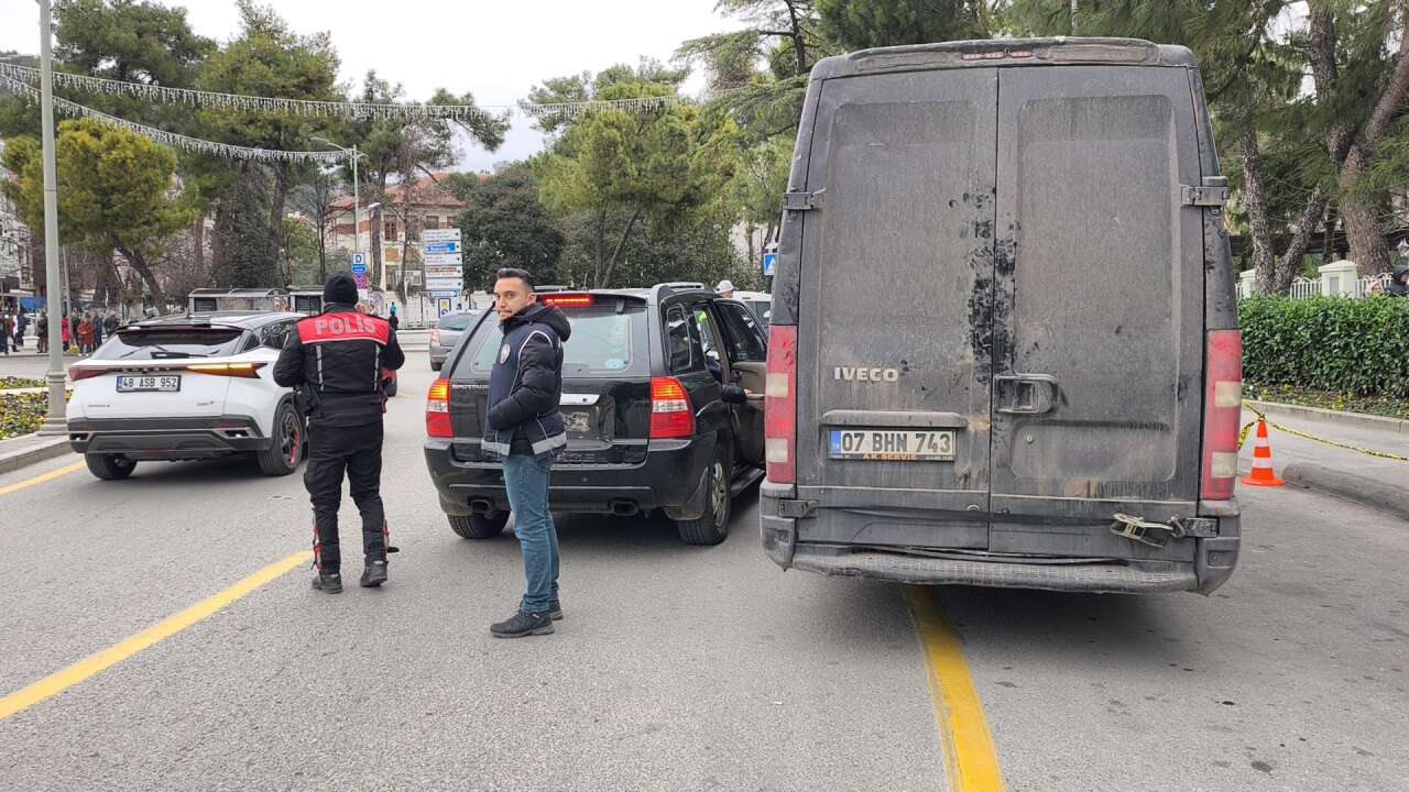 Muğla Cumhuriyet Meydanı'nda Geniş Kapsamlı Trafik Denetimi 3