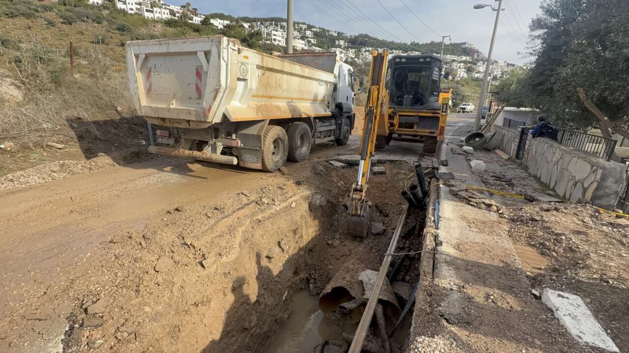 Bodrum’da Hat Yine Patladı, Sitedeki Evleri Su Bastı 3