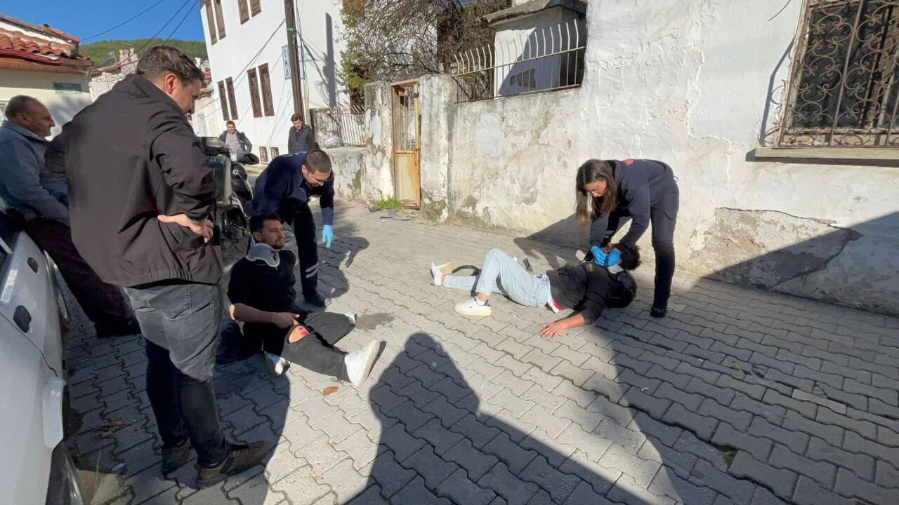 Muğla’da Trafik Kazası: Otomobil ve Motosiklet Çarpıştı 5