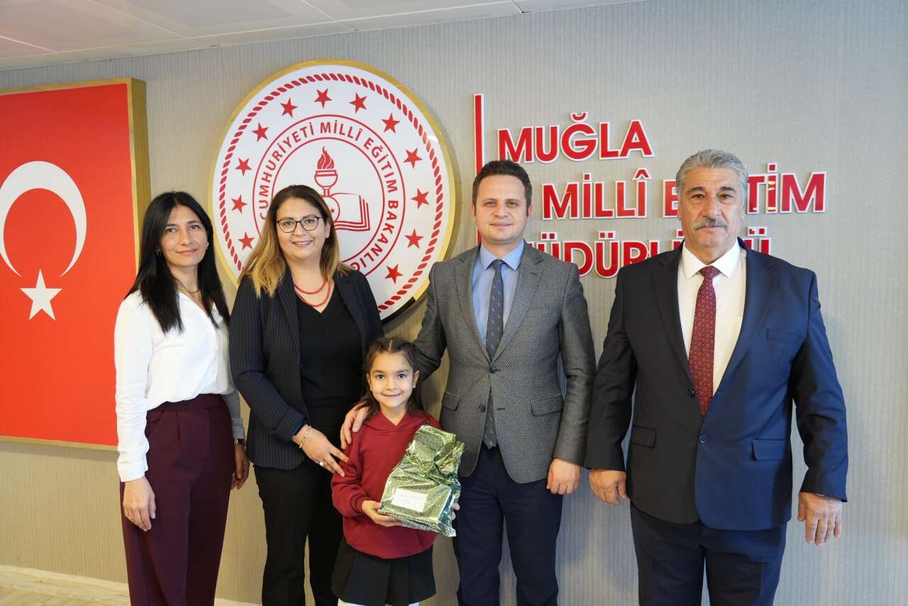 Milli Eğitim Müdürü Emre Çay, Dereceye Giren Öğrencileri Tebrik Etti 4