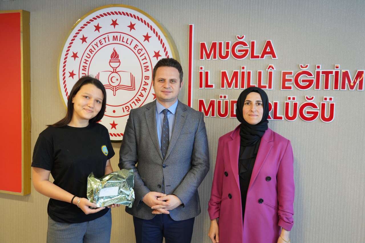 Milli Eğitim Müdürü Emre Çay, Dereceye Giren Öğrencileri Tebrik Etti 5