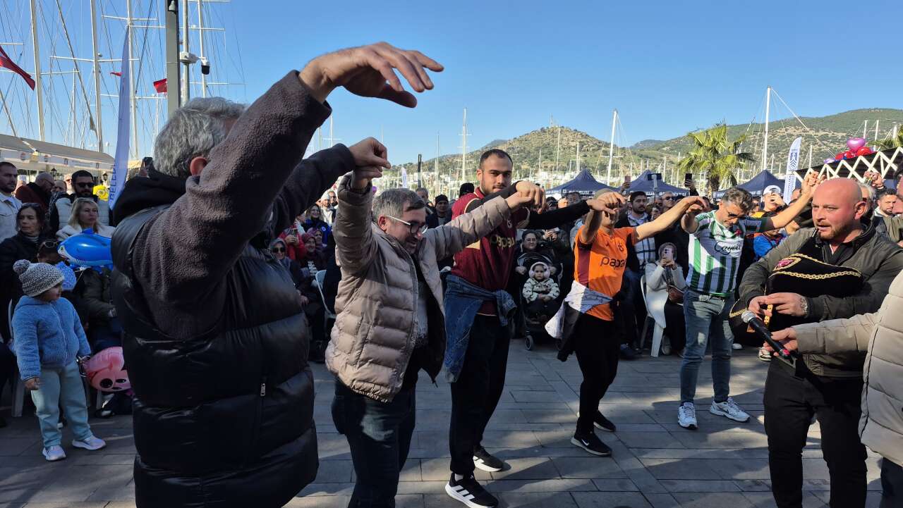 Bodrum'da 3 Ton Hamsi Pişirilerek Dağıtıldı 1